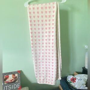 Throw blanket NWOT pink and white 50 x 60